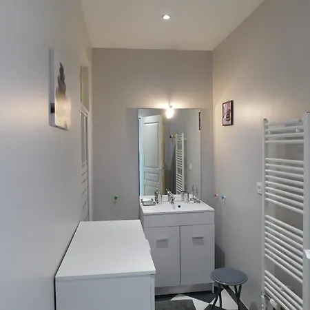 La Petite Barriere *