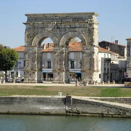 La Petite Barriere *