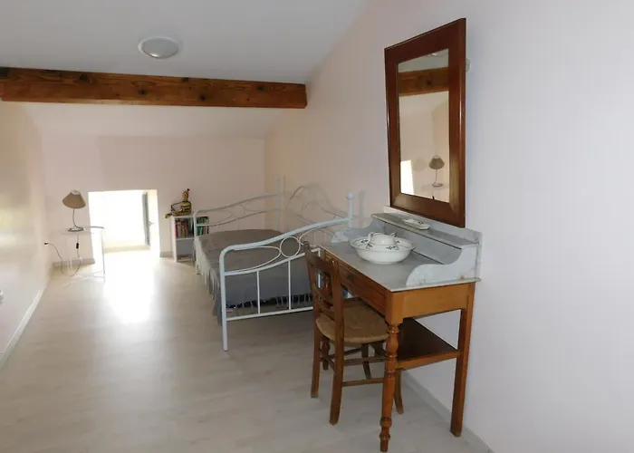 La Petite Barriere *